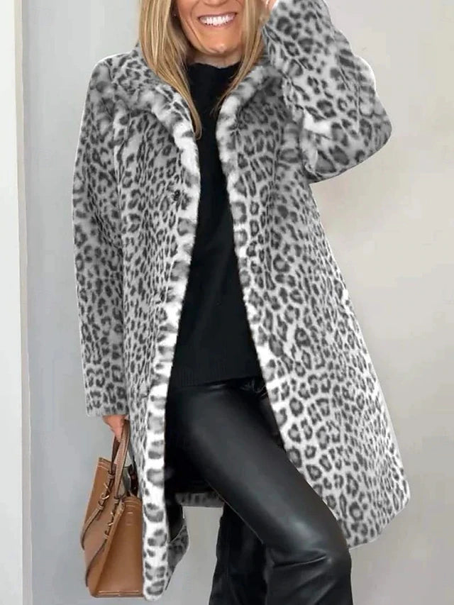 Cappotto maculato invenale alla moda